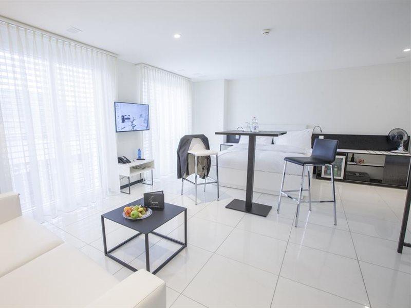 Residence Thessoni Home Zurich -Self Checkin -No Restaurants-Short&Longstay Regensdorf Bagian luar foto