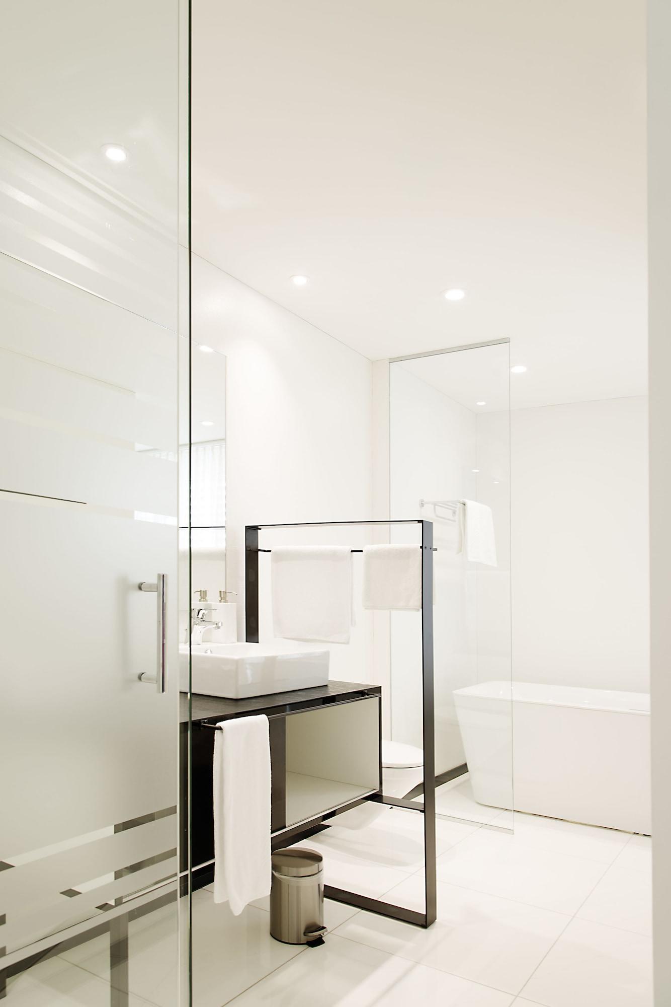 Residence Thessoni Home Zurich -Self Checkin -No Restaurants-Short&Longstay Regensdorf Bagian luar foto