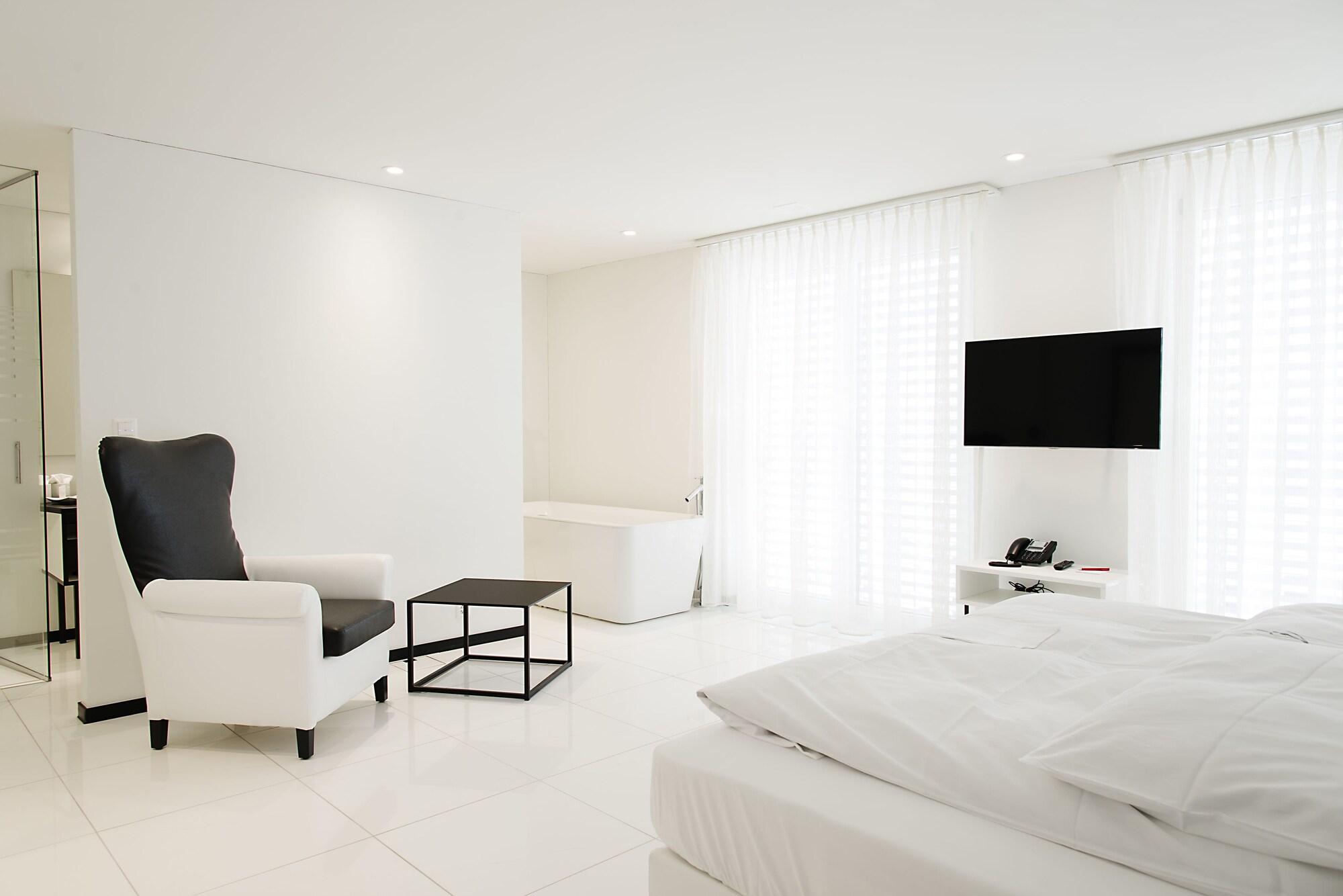 Residence Thessoni Home Zurich -Self Checkin -No Restaurants-Short&Longstay Regensdorf Bagian luar foto