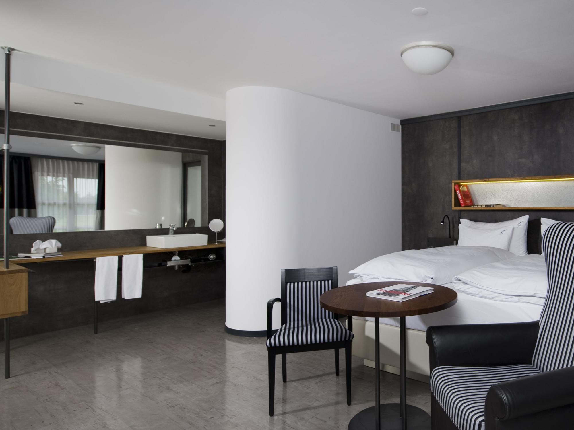 Residence Thessoni Home Zurich -Self Checkin -No Restaurants-Short&Longstay Regensdorf Bagian luar foto