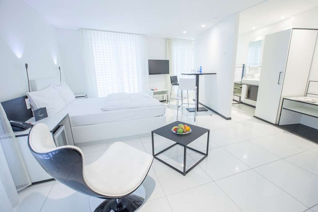 Residence Thessoni Home Zurich -Self Checkin -No Restaurants-Short&Longstay Regensdorf Ruang foto
