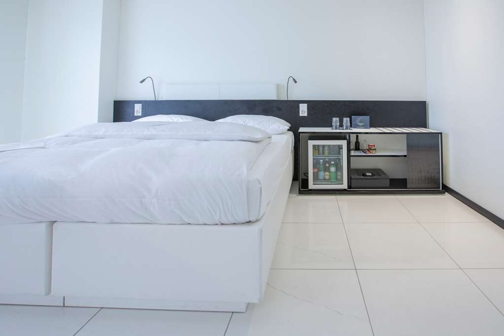 Residence Thessoni Home Zurich -Self Checkin -No Restaurants-Short&Longstay Regensdorf Ruang foto